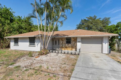6004 Bamboo Dr, Fort Pierce, FL 34982-3776
