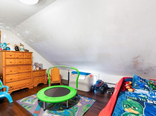 4 Lewis St, Woonsocket RI 02895-1905 exterior