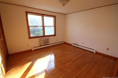 18 Earl St, Manchester CT  06040-4336 exterior