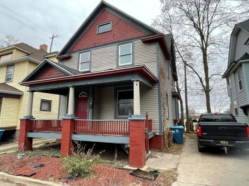 228 Old Orchard Pl, Kalamazoo, MI 49007-3717