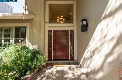 207 Devonshire Ct, Concord, CA 94523-2079