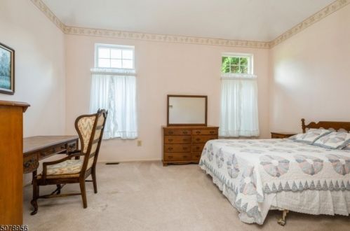 301 Porter Way, Bridgewater NJ 08807-3540 exterior