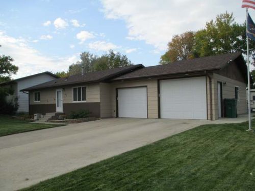 42 Eckleson Rd, Bismarck, ND 58504-9131