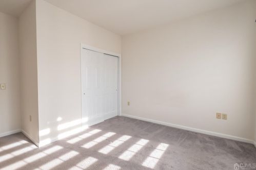 306 Regency Pl, Woodbridge NJ 07095-1036 exterior