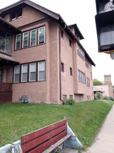 2677 39th St, Milwaukee, WI 53210-2503