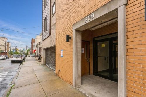 209 40th St, Union City, NJ 07087-6285