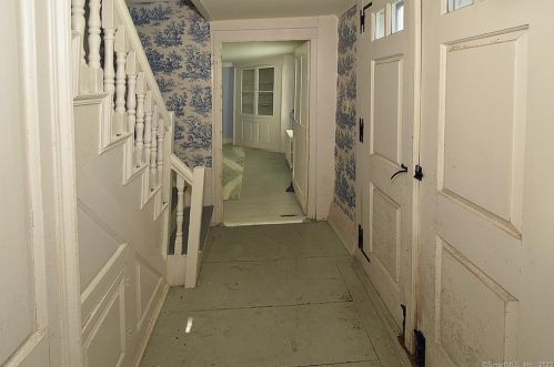 14 Meadow Rd, Windsor CT  06095-4617 exterior