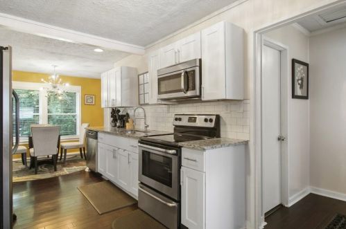 1385 Kenilworth Dr, Atlanta GA 30310-3941 exterior