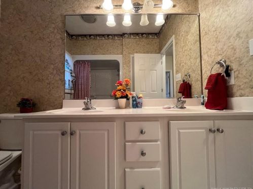 504 Hickory Leaf Ct, Lumberton NC 28358-2336 exterior