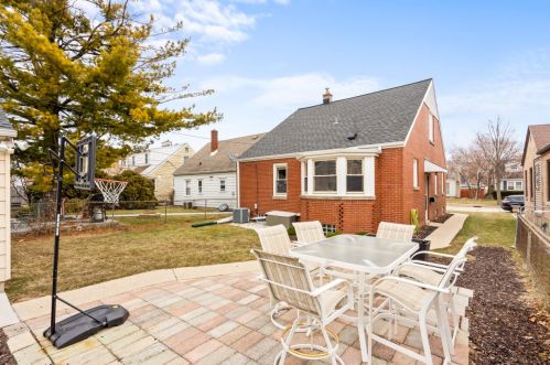 1817 53, Milwaukee WI 53208-1759 exterior