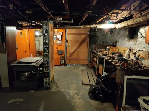 13 Elizabeth St, Norwalk CT 06854-3002 exterior