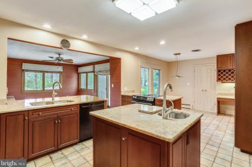 12908 Circle Dr, Rockville MD 20850-3717 exterior