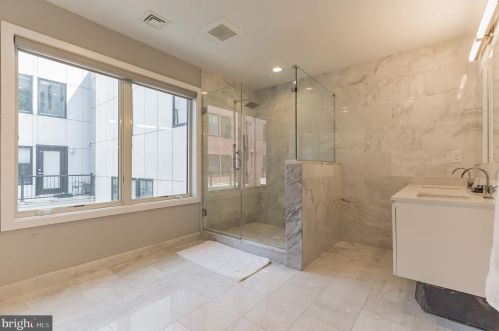 307 Green St, Philadelphia PA 19130-3914 exterior