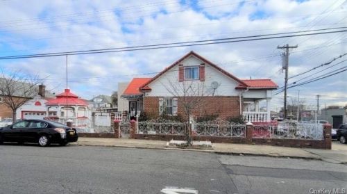 2879 Sampson Ave, Bronx, NY 10465-2921