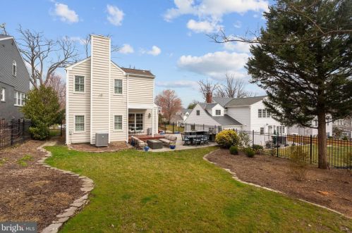 804 Enderby Dr, Alexandria VA 22302-2224 exterior