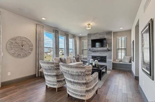 1305 Fawnvalley Dr, Saint Louis MO 63131-4221 exterior