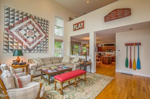 47 Fairwynds Dr, Lenox MA 01240-2729 exterior