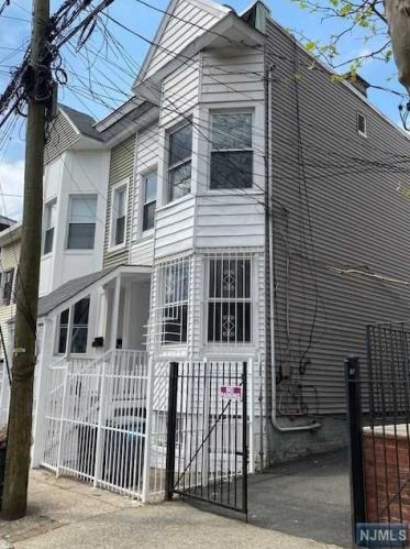 72 Summer Ave, Newark, NJ 07104-2512