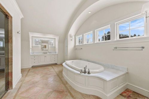 9 Maple Way, Armonk NY 10504-2601 exterior