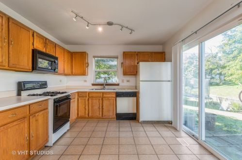 2305 Aspen Dr, Bull Valley IL 60098-6906 exterior