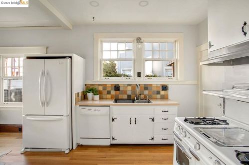 3301 Claremont Ave, Berkeley CA 94705-2710 exterior