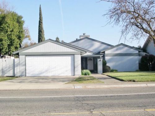 2412 Dels Ln, Turlock, CA 95382-0909