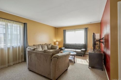 19 Brittany Dr, Middletown NY 10940-4248 exterior