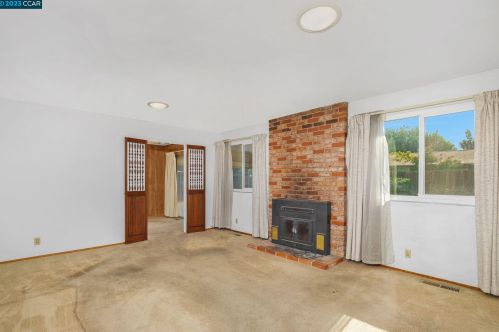 3948 Majestic Dr, Concord CA  94519-1214 exterior