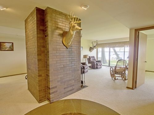 300 Cir Dr, Meskegon MI 49445-2712 exterior