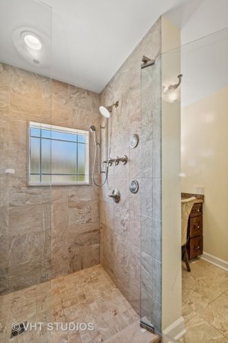 1320 Plymouth Ct, Chicago IL 60605-2717 exterior