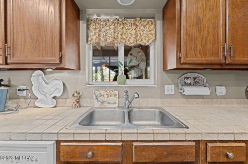 1066 Abrego Dr, Green Valley AZ 85614-3640 exterior