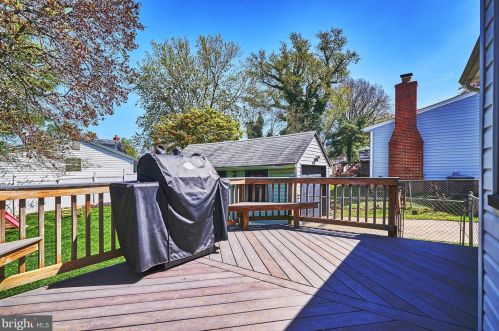 1000 Crawford Dr, Rockville MD  20851-1605 exterior