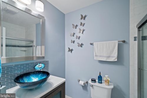 9 Riverbend Dr, New Brunswick NJ 08902-1100 exterior