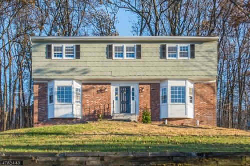 4 Hillsdale Dr, Wantage, NJ 07461-4026