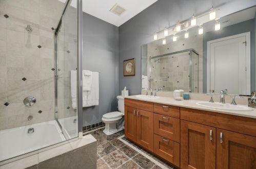 1048 Barry Ave, Chicago IL 60634-4610 exterior