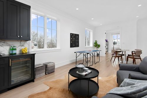 2137 Clifton Ave, Chicago IL 60614-4116 exterior