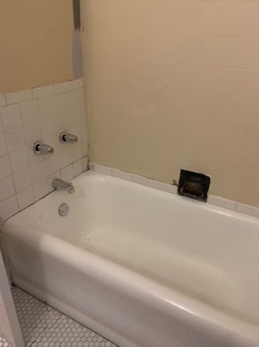 8030 Eberhart Ave, Chicago IL 60637-2484 exterior