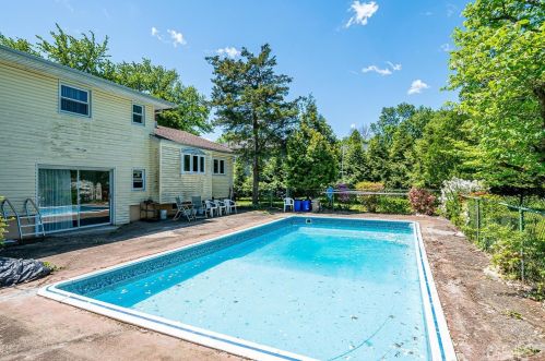 19 Marshall Dr, Edison NJ  08817-2910 exterior