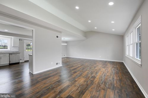 10700 Huntwood Dr, Silver Spring MD  20901-1524 exterior