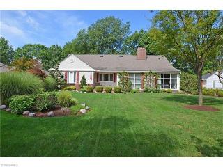 1382 Melrose Dr, Cleveland OH  44145-2805 exterior