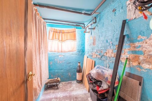 5833 Whipple St, Chicago IL 60659-3708 exterior