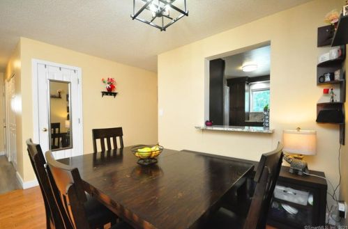 75 Florence Way, Farmington CT 06032-3438 exterior