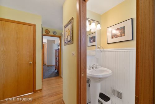 861 Saylor Ave, Elmhurst IL 60126-4303 exterior