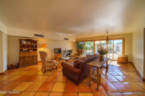 4002 Calle De Jardin, Tucson, AZ 85711-3411