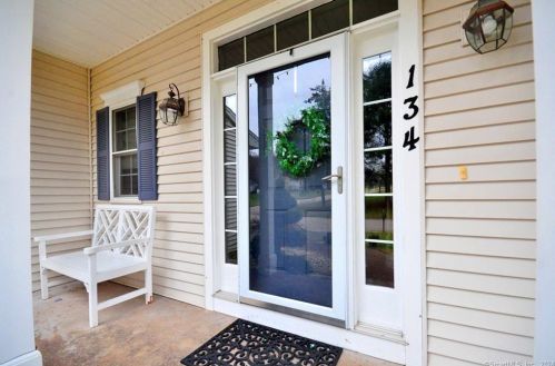 134 Linwood Dr, Manchester, CT 06040-6912