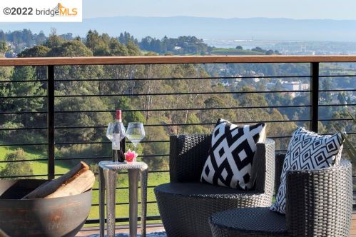 1550 Grand View Dr, Berkeley CA 94705-1637 exterior