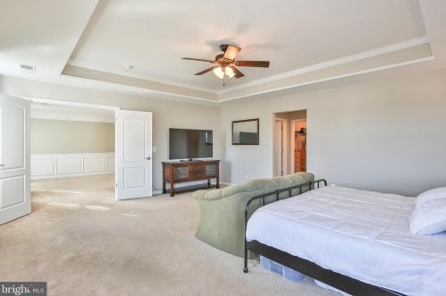 16609 Fox Chase Ct, Leesburg VA 20176-7845 exterior