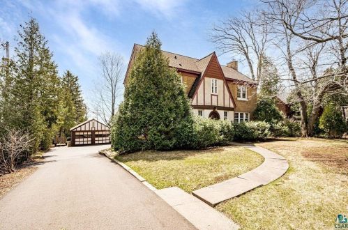 5418 London Rd, Duluth, MN 55804-2511