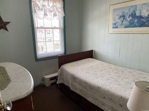 113 Cambridge St, Valley Stream NY 11581-1834 exterior