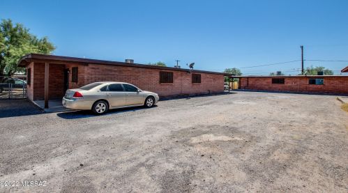 5040 17 St, Tucson AZ 85719-6766 exterior